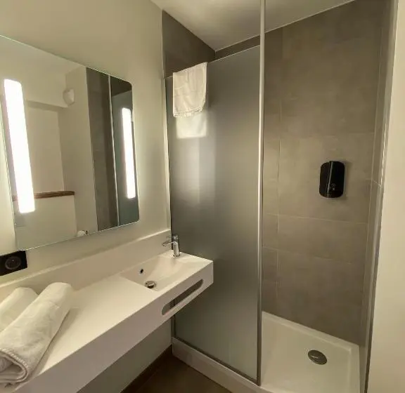 スタンダード４人部屋, B&b Hotel Clermont Ferrand A71 A75 La Méridienne