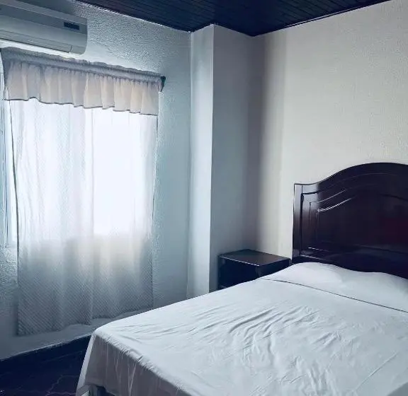 اتاق اکونومی یک تخته, Los Guacamayos La Ceiba
