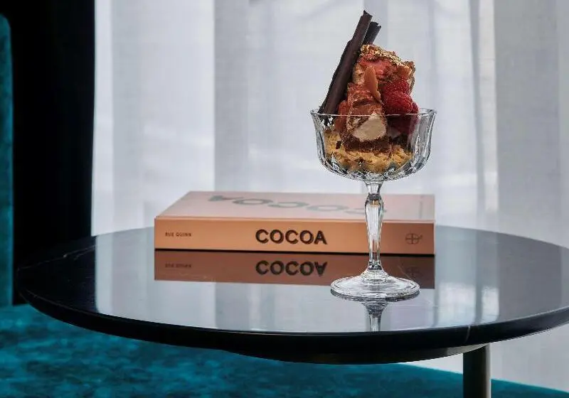 キングサイズベッドのスーペリアルーム, Movenpick Hotel Melbourne On Spencer