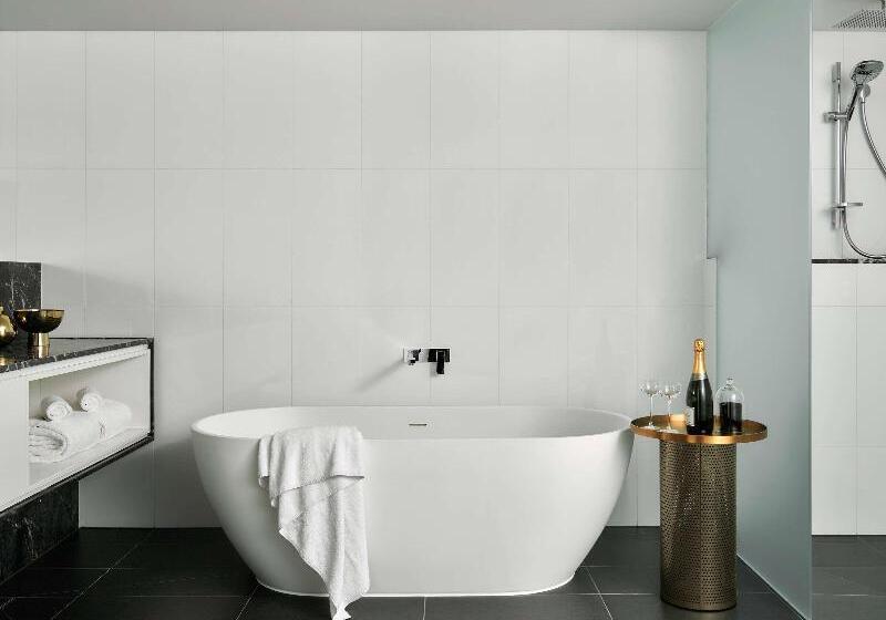 Люкс Superior, Movenpick Hotel Melbourne On Spencer