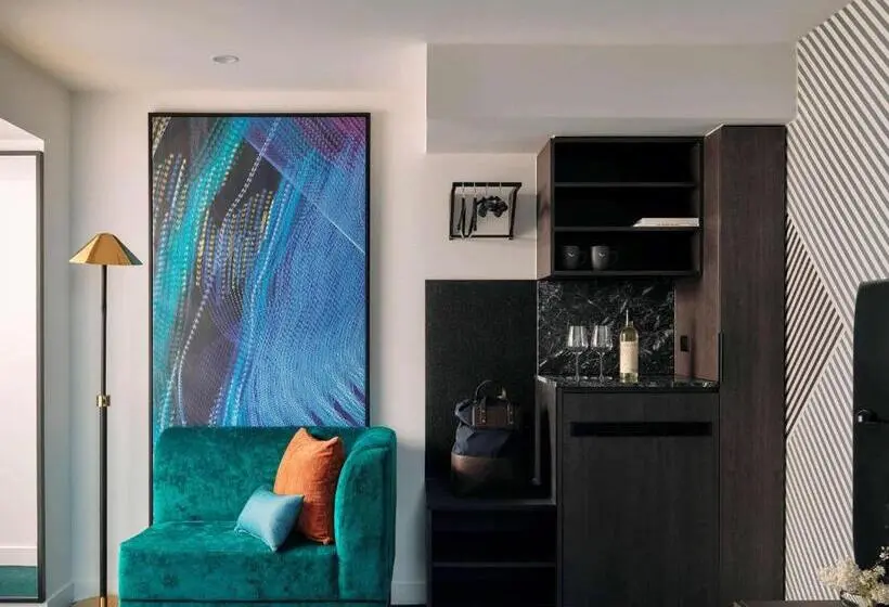 キングサイズベッドのスタンダードルーム, Movenpick Hotel Melbourne On Spencer