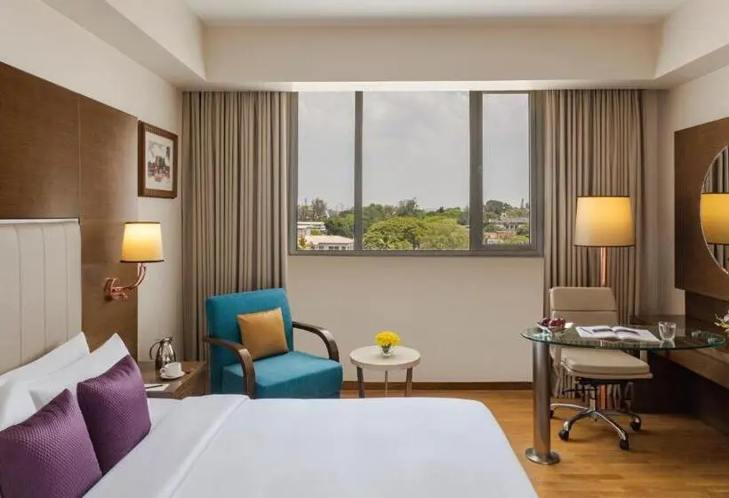 キングサイズベッドのデラックスルーム, Vivanta Thiruvananthapuram
