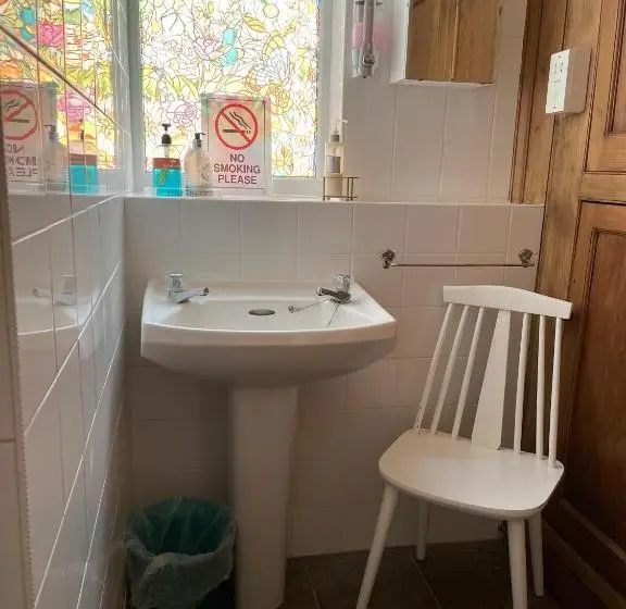 اتاق استاندارد یک تخته با سرویس بهداشتی مشترک, Whiteways Guest House