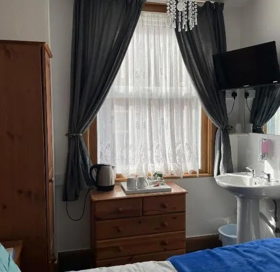 اتاق استاندارد با سرویس بهداشتی مشترک, Whiteways Guest House