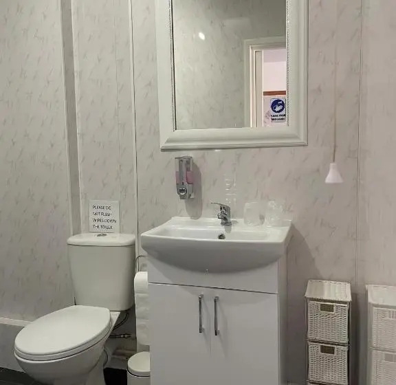 اتاق لوکس, Whiteways Guest House
