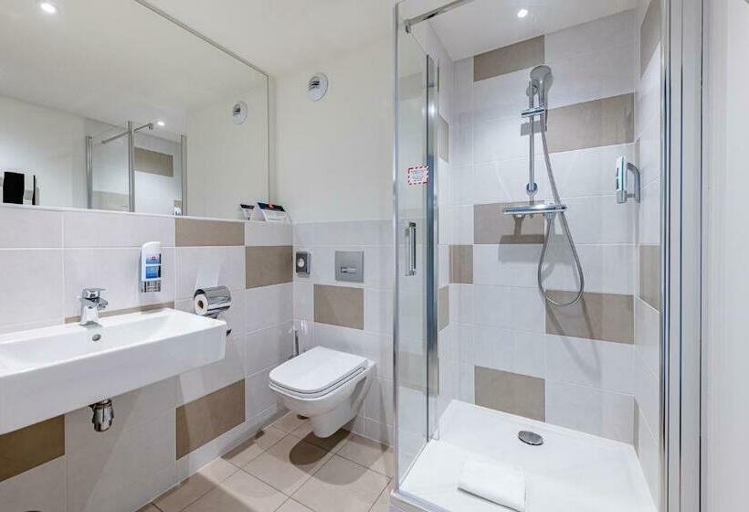 Номер Стандарт Трехместный, Meininger Hotel Bordeaux Gare Saint Jean