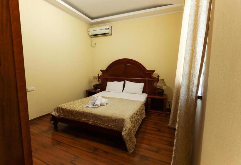 סוויטה, Aeetes Palace