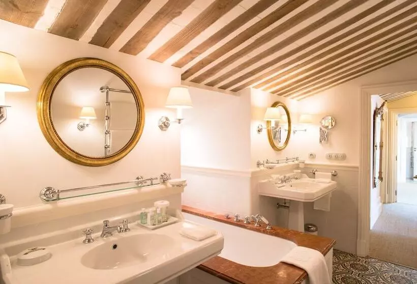 Suite with Terrace, Airelles Gordes, La Bastide