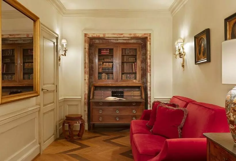 Suite with Terrace, Airelles Gordes, La Bastide