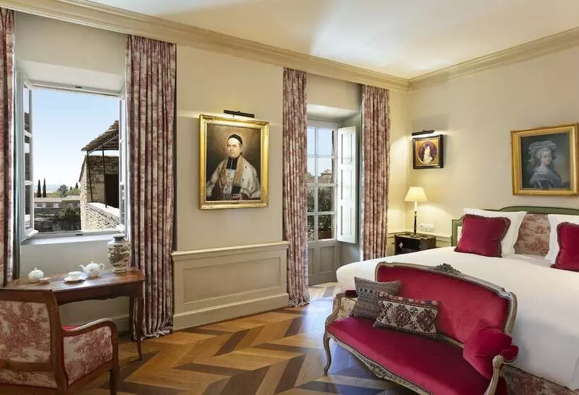 Suite with Terrace, Airelles Gordes, La Bastide