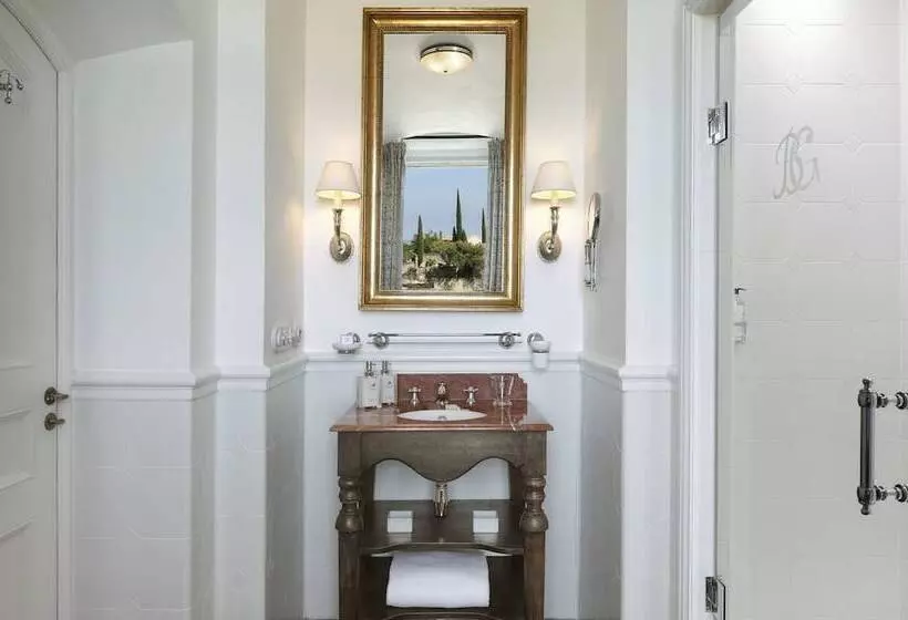 Classic Room with Views, Airelles Gordes, La Bastide