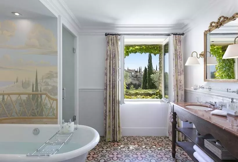 اتاق لوکس با چشم‌انداز, Airelles Gordes, La Bastide