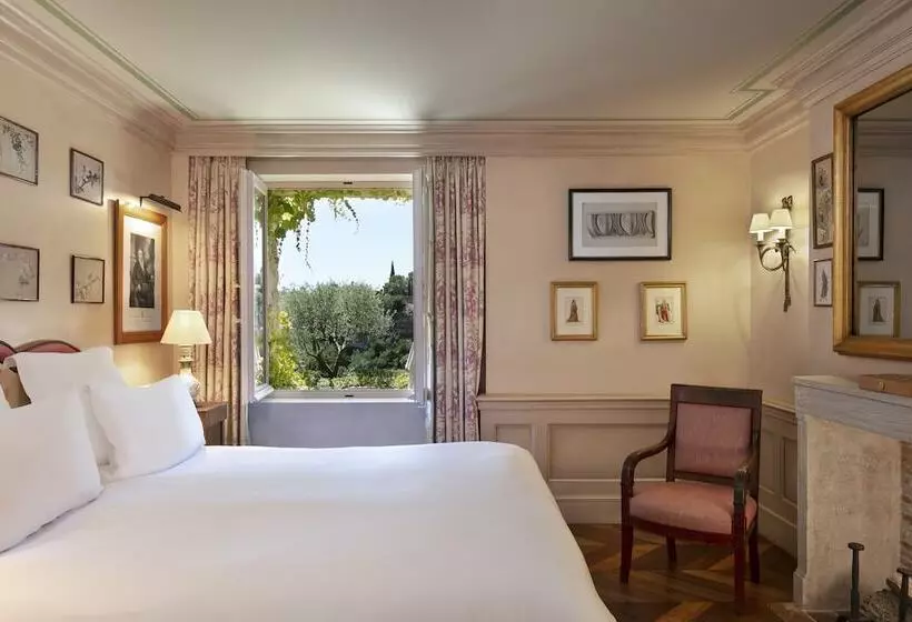 اتاق لوکس با چشم‌انداز, Airelles Gordes, La Bastide
