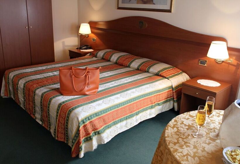 חדר סטנדרט לשלושה, Antico Moro