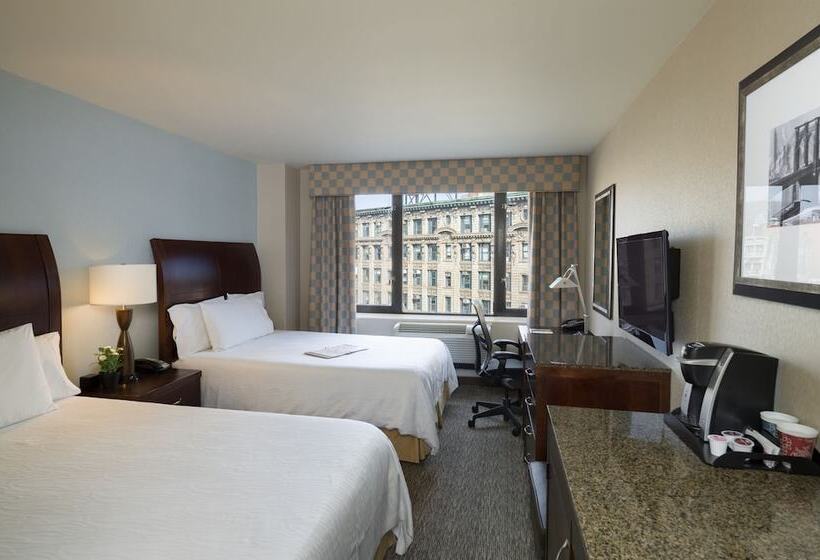 带2个双人床的标准工作室, Hilton Garden Inn New York/tribeca