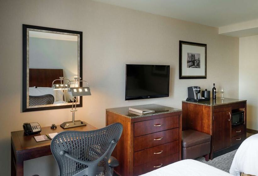 带2个双人床的标准工作室, Hilton Garden Inn New York/tribeca