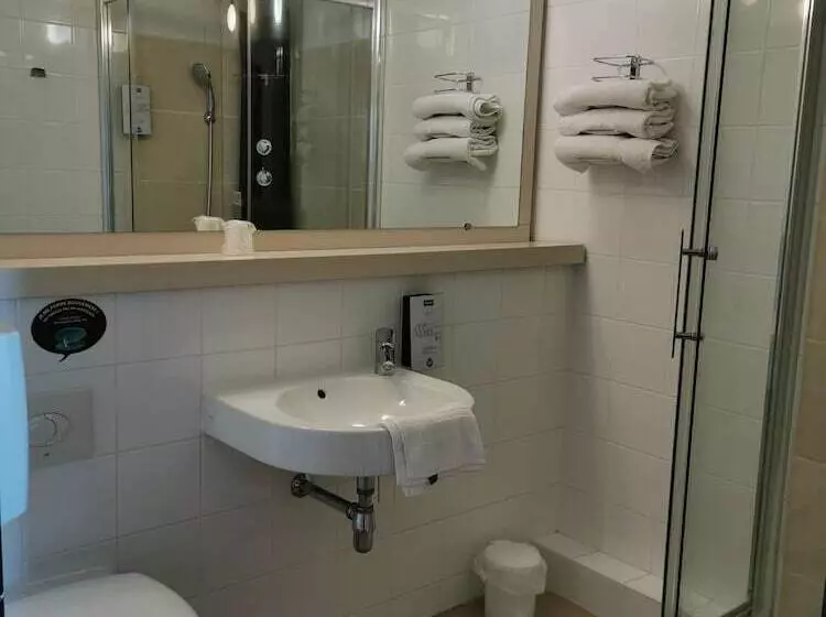 Standard Room, Kyriad Chartres