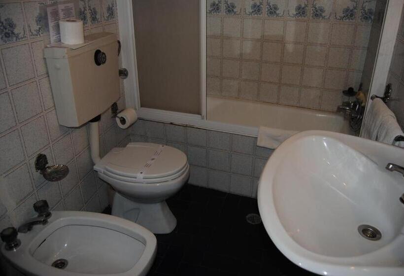 اتاق استاندارد سه نفره, Peninsular Porto