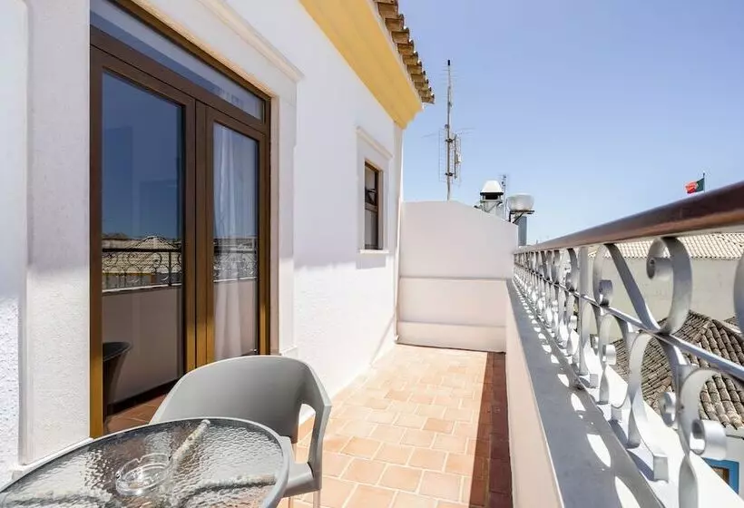 Perhehuone, Residencial Mares