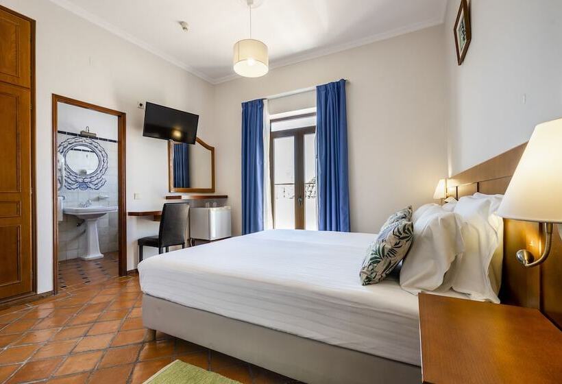 غرفة عائلية, Residencial Mares