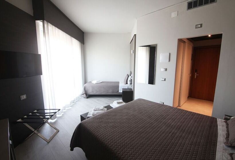 غرفة سوبيريور ثلاثية, Santin