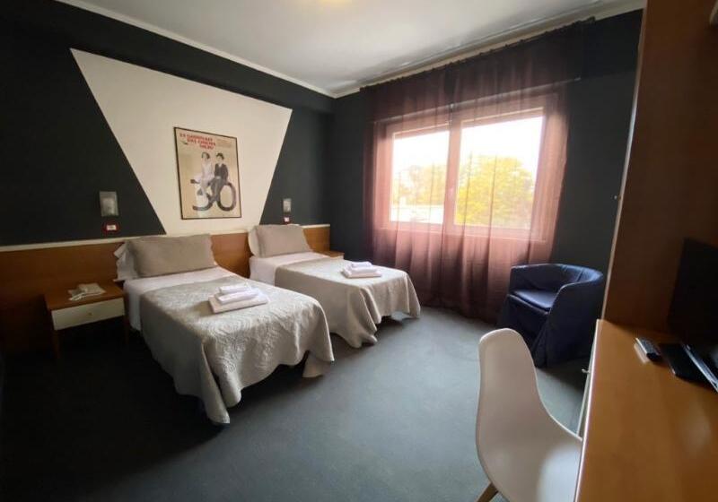 غرفة قياسية ثلاثية, Santin