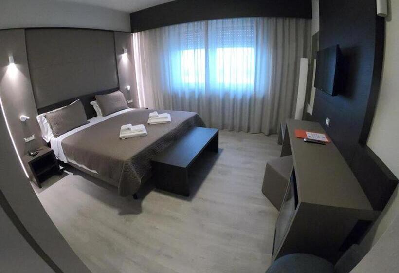 غرفة سوبيريور, Santin