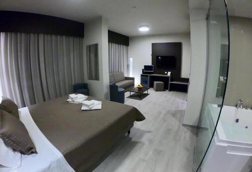 جناح جونيور, Santin