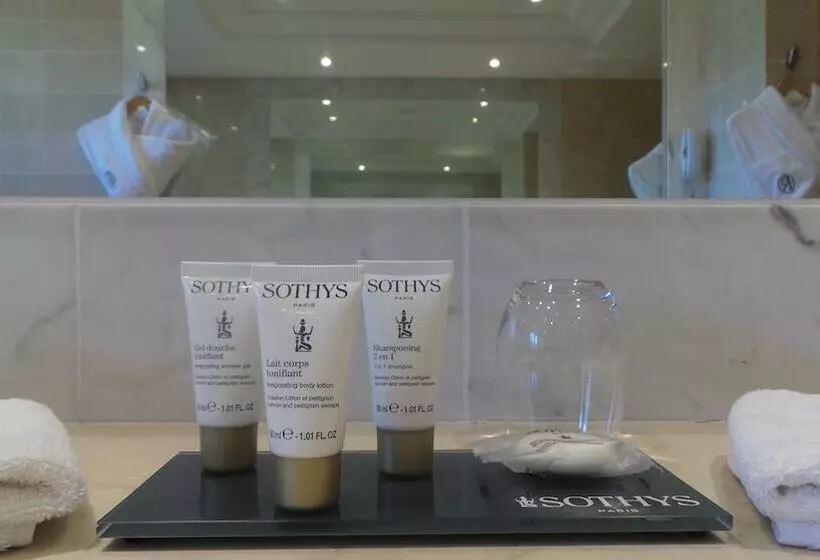 Deluxe Room, & Spa Le Pavillon