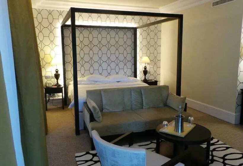 Deluxe Room, & Spa Le Pavillon