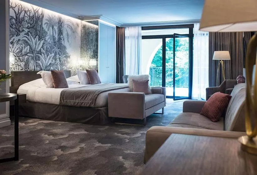 Deluxe Room, & Spa Le Pavillon
