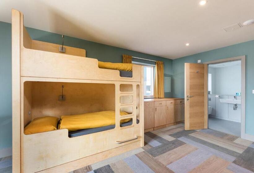 家庭间, Radcliffes Lodge