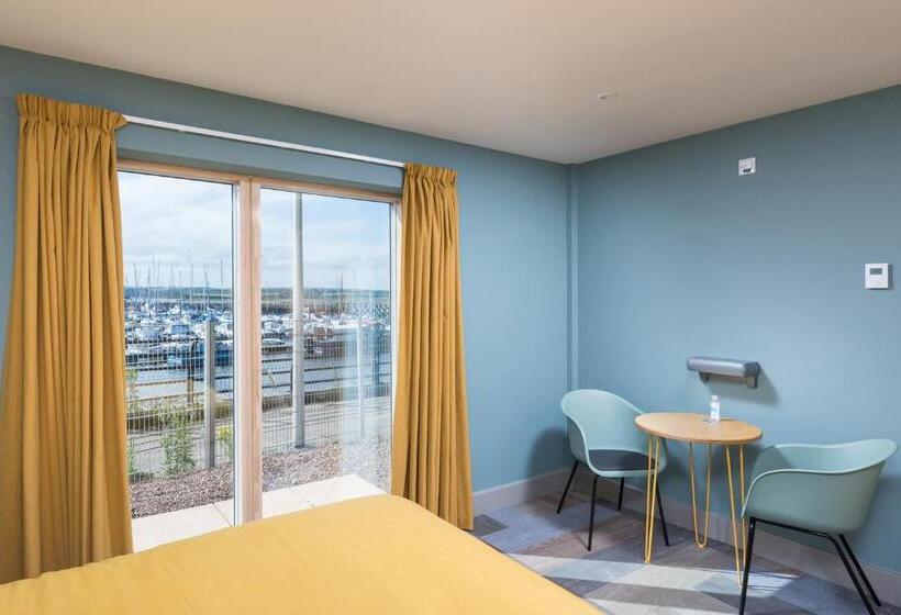 家庭间, Radcliffes Lodge