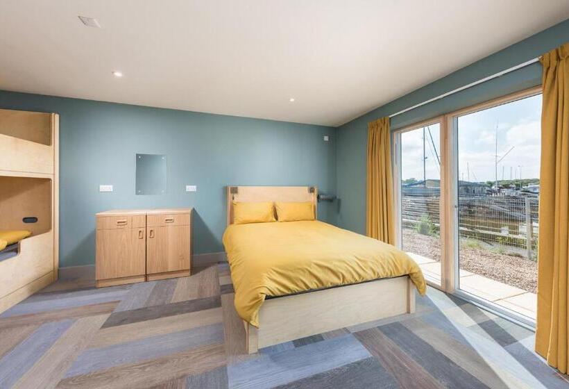 家庭间, Radcliffes Lodge