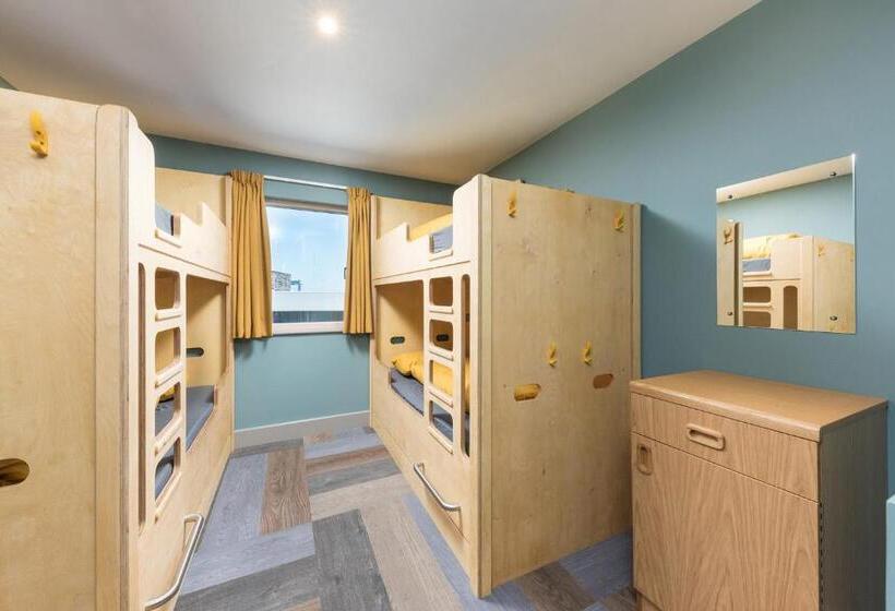 家庭间, Radcliffes Lodge