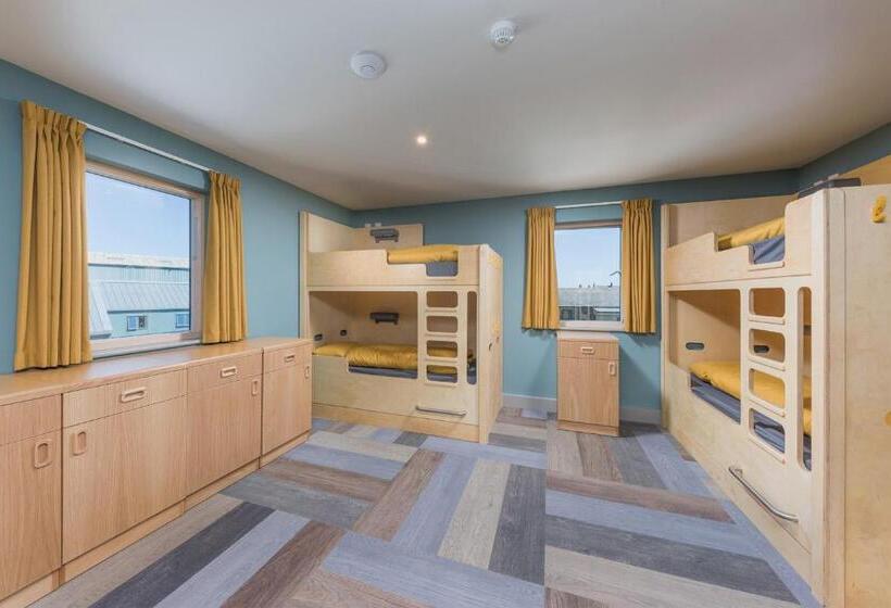 家庭间, Radcliffes Lodge