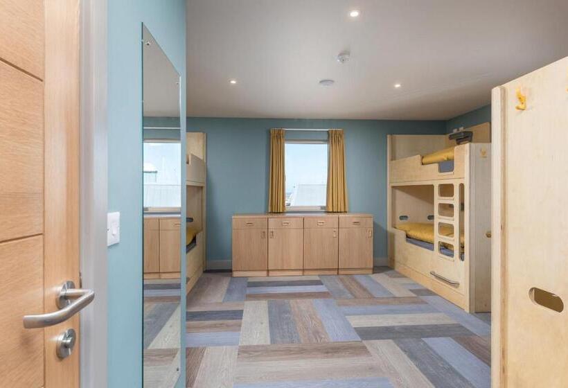 家庭间, Radcliffes Lodge