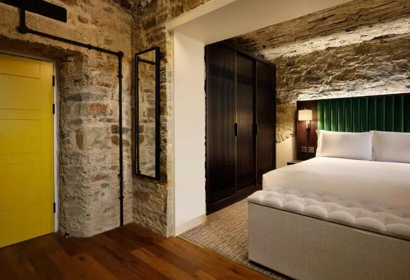 Perhehuone, Bodmin Jail