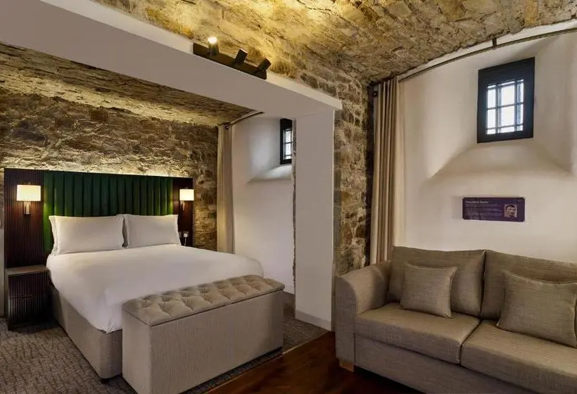 Perhehuone, Bodmin Jail