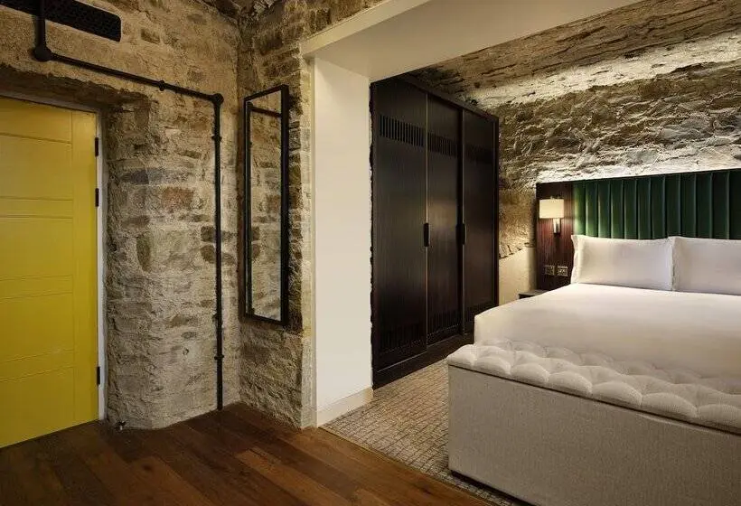Perhehuone, Bodmin Jail