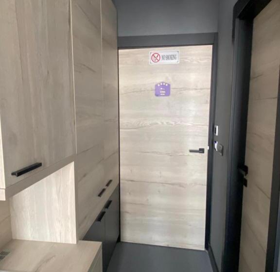 اتاق لوکس با تخت بزرگ, Super Seven Inn