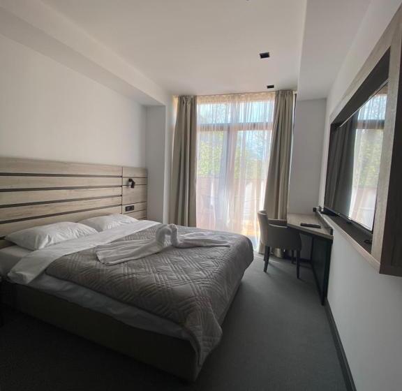 اتاق لوکس با تخت بزرگ, Super Seven Inn