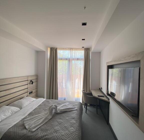 اتاق لوکس با تخت بزرگ, Super Seven Inn