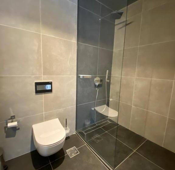 اتاق لوکس, Super Seven Inn