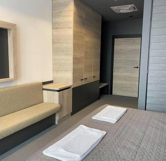 اتاق لوکس, Super Seven Inn