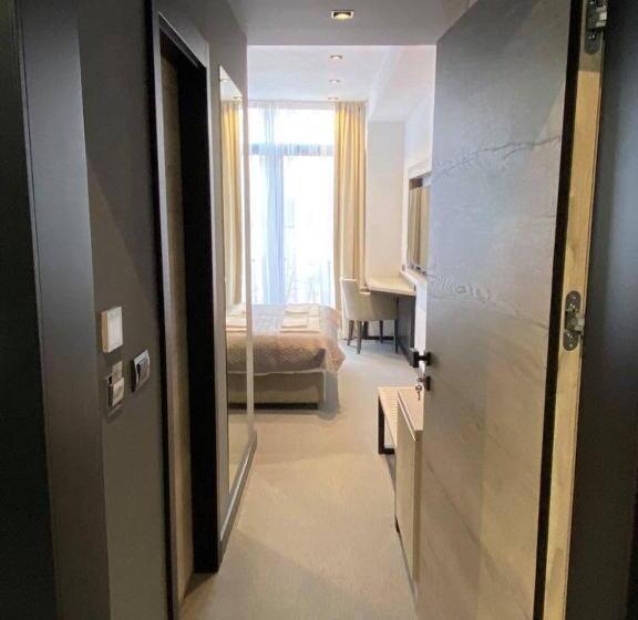 اتاق لوکس با تخت بزرگ, Super Seven Inn