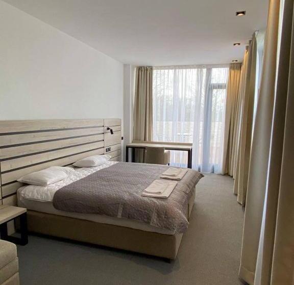 اتاق لوکس با تخت بزرگ, Super Seven Inn