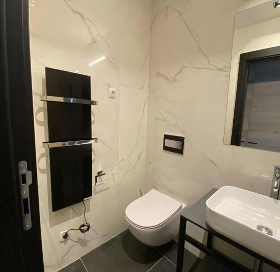 اتاق لوکس با تخت بزرگ, Super Seven Inn