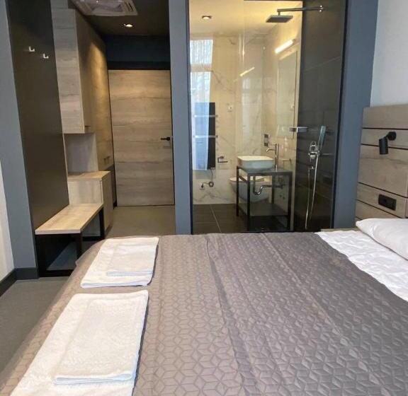 اتاق لوکس با تخت بزرگ, Super Seven Inn