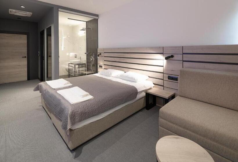 اتاق لوکس, Super Seven Inn